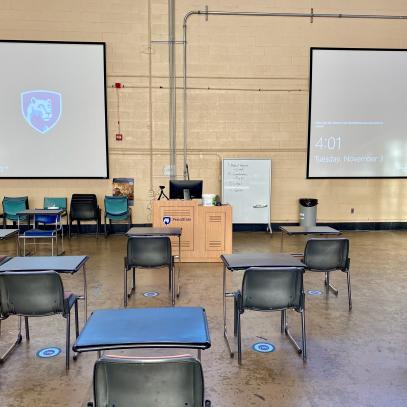 Classroom with dual projection