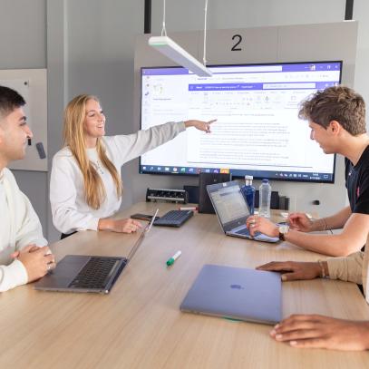 Image of hybrid active learning classroom Rm 2.049 at Utrecht Univ.